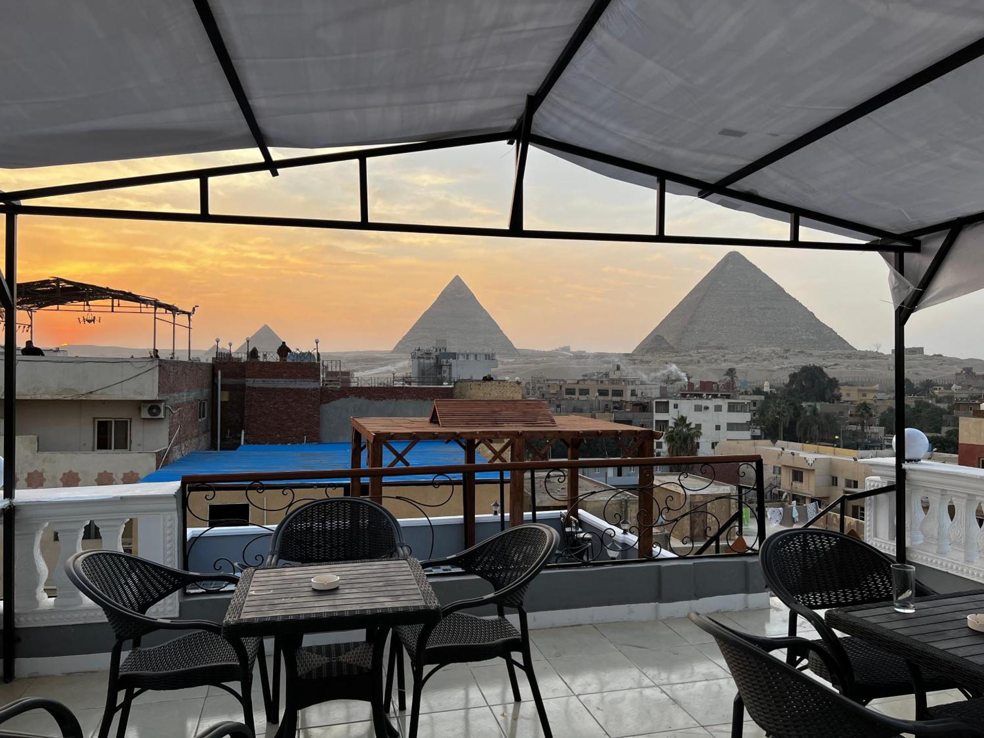 The Pyramids Gate Inn Kafret el-Gabal Kültér fotó