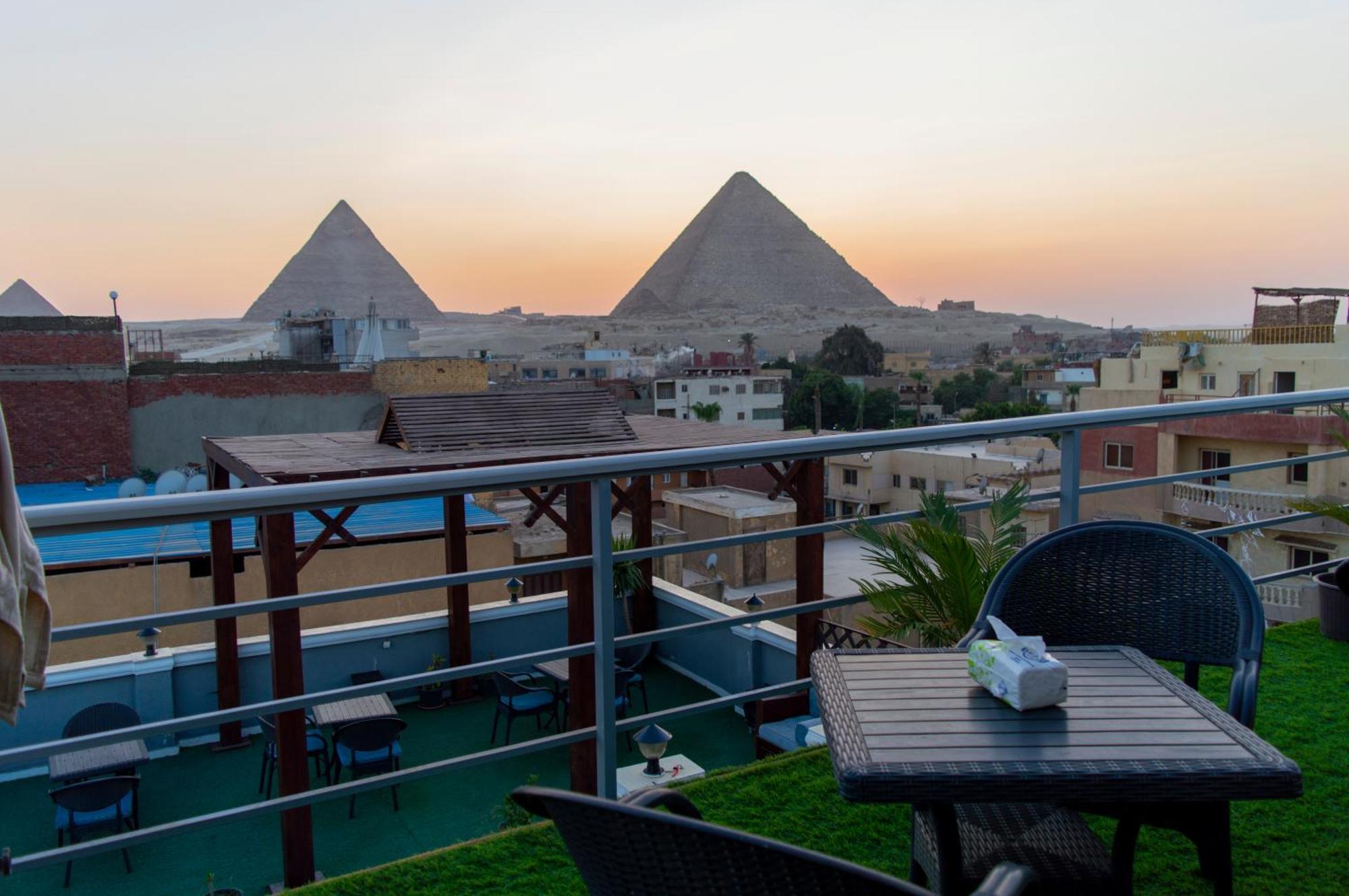 The Pyramids Gate Inn Kafret el-Gabal Kültér fotó