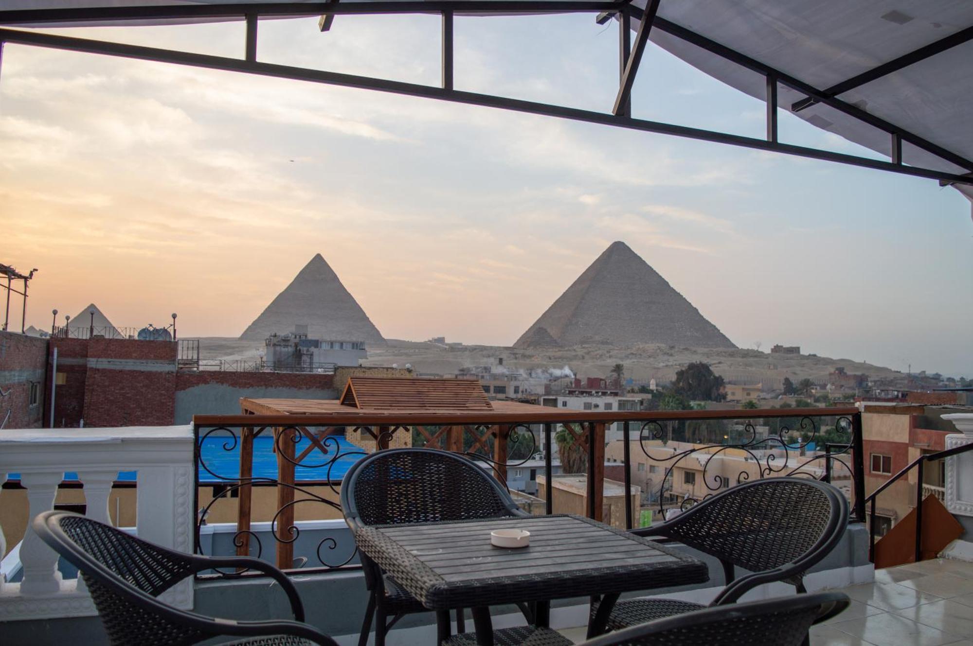 The Pyramids Gate Inn Kafret el-Gabal Kültér fotó