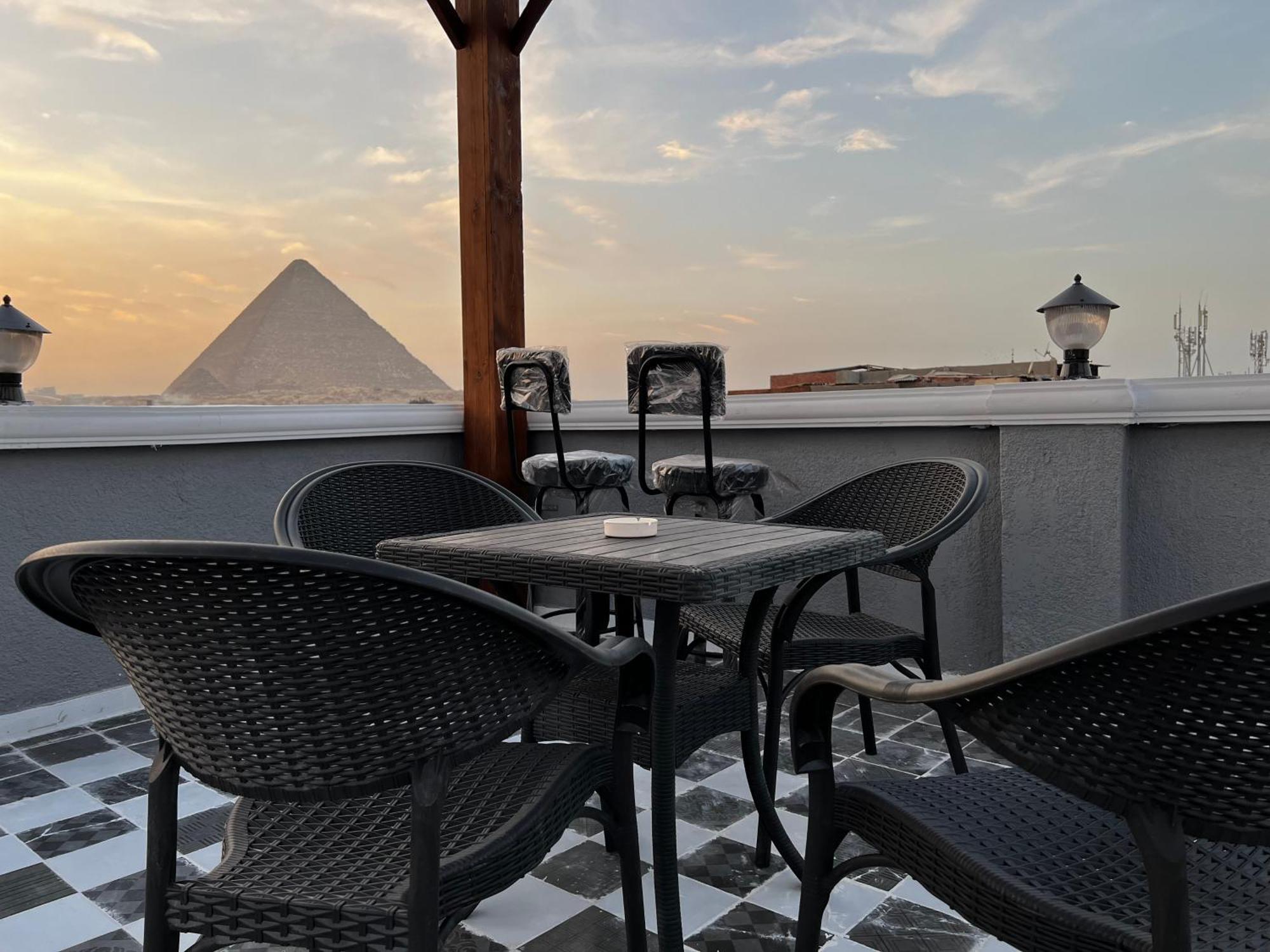 The Pyramids Gate Inn Kafret el-Gabal Kültér fotó